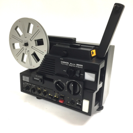 Nr.8845 --Super 8 -- prachtige Chinon 9500 voor super 8 films zowel magnetisch als optisch geluid,  met een sterke halogeenlamp 15v-150W, lens: Chinon Zoom f: 1,3 F: 15-30 mm, zeer veel mogelijkheden, heeft service beurt gehad en werkt goed