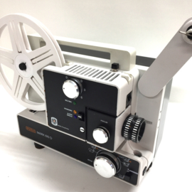 Nr.8836 -  Eumig Mark 610 D voor  silent standaard 8 & Super 8 mm films.  Eumig  zoomlens f: 1.3 F: 15-30 mm sterke halogeen Lamp: 100 W, 12 V, heeft onderhouds beurt gehad en werkt  goed