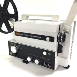 Nr.8676 -- Eumig S810 High Quality sound, alleen voor super 8 films, halogeenlamp 12V 100W, zoomlens projector heeft service beurt gehad en werkt goed