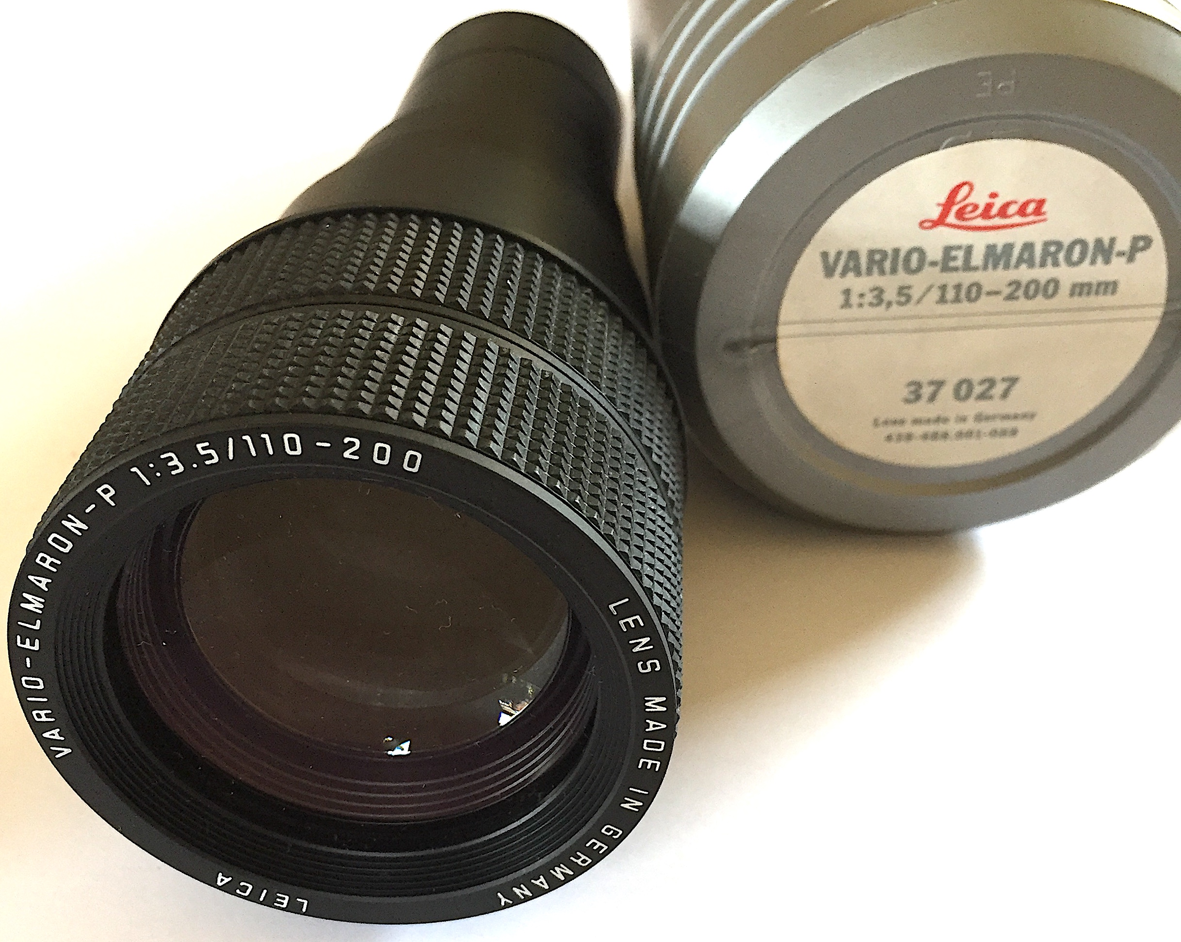 PL054 -- LEICA vario Elmaron-P 1:3.5//110 - 200mm nummer 37027 doorsnee 42.5mm , lens is in prima staat