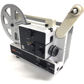 Nr.8900 --Eumig Mark 607 D film projector voor Super 8 en dubbel 8 mm films zonder geluid, halogeenlamp, 120m.spoelen , Projectie snelheid: 3, 6, 9, 12, 18 fps, heeft service beurt gehad en werkt goed