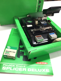 Professionele Fujica film splicer de luxe, in orginele doos met handleiding en een rol tape voor 100 lassen, voor super/single 8 films