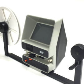 Nr.8865 -- Pallas FB500 Viewer super 8 mm film grootte van het scherm : 70 x 100 mm lamp : 10 W , 6 V spoel capaciteit : 180 meter,heeft service beurt gehad en werkt goed