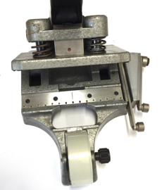 Als nieuw,  professionele 16 MM - M2    Catozzo tape plakpers met  dubbele afsnijmessen, incl.tape deze plakpers werkt goed