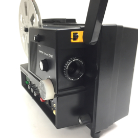 Nr.8844 -- Chinon Sound 7500 voor super 8 mm film met of zonder geluid,met Chinon Zoom f: 1,3 F: 15-30 mm zware halogeenlamp: 150 W, 15 V, EFR,  spoel capaciteit: 180 m.mooie zware projector, heeft service / revisie beurt gehad en werkt prima