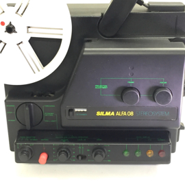 Nr.8867 -- mooie compacte SILMA Alfa 08 STEREO systeem, voor super 8 films met en zonder geluid, 100W halogeenlamp, 180 meter spoelen, 10W.versterker, duo play, heeft service beurt gehad en werkt prima