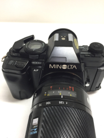 Minolta 9000 AF met Minolta zoomlens 28 - 135mm 1:4 automatische scherpstelling, deze camera is getest zonder film, The Minolta 9000 AF is a professional Single-lens reflex autofocus camera, introduced by Minolta in August 1985