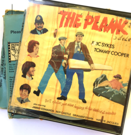 Nr.7326 -- Super 8 sound -- The Plank met Tommy Cooper, speelfilm in 3 delen van 120 meter, Dereann films kleur(iets rood maar veel rest kleuren) Engels gesproken in de orginele dozen