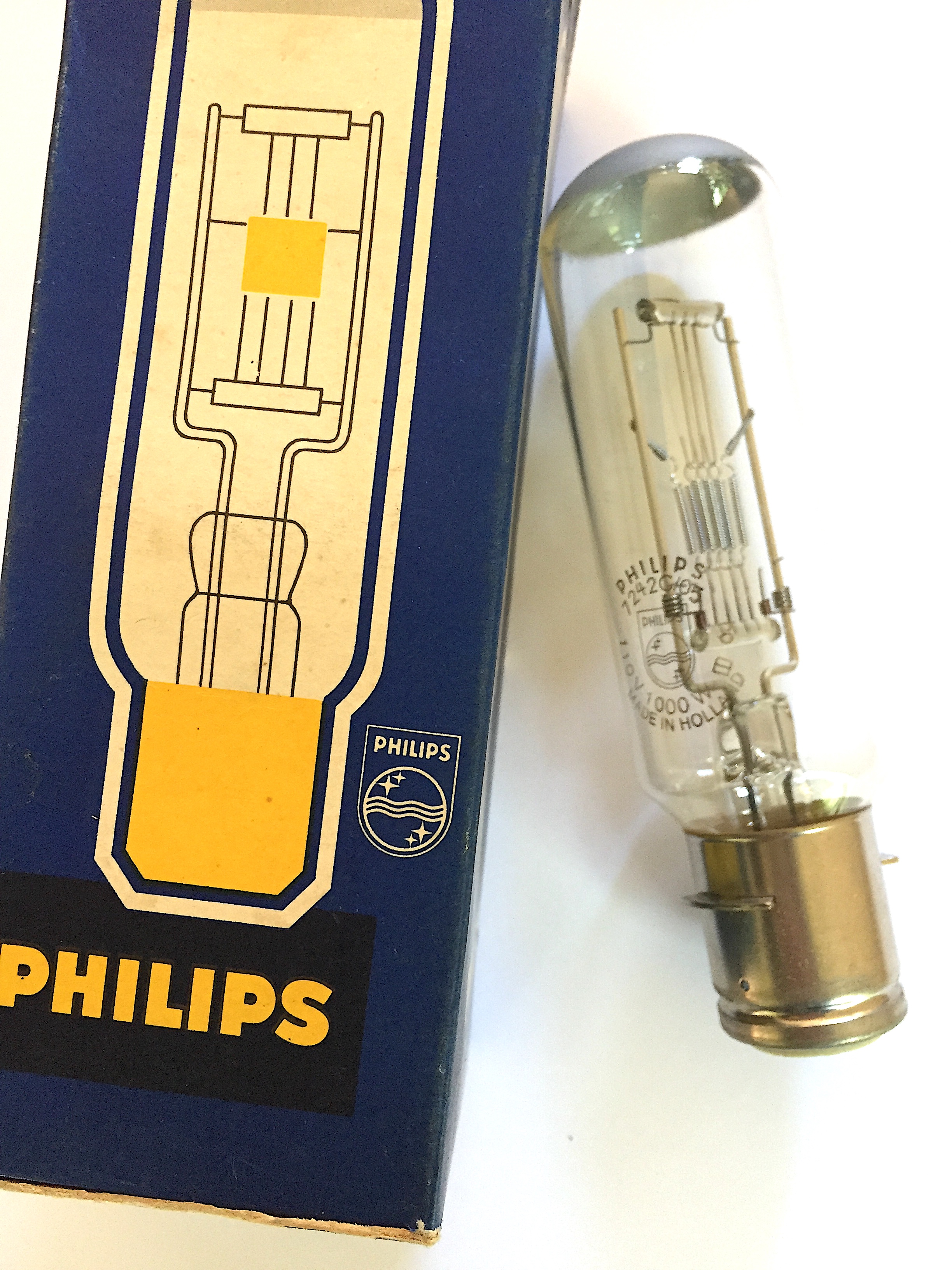 Nr. A106 -- Philips projectielamp 110 volt - 1000 watt P28S //7242C/05 made in holland