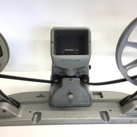 Zeiss Ikon 16mm filmviewer , mooi scherp beeld , is klein en compact, geheel inklapbaar zie foto's, met omspoelers van Siemens geschikt voor 500 meter spoelen, heeft service beurt gehad en werkt goed
