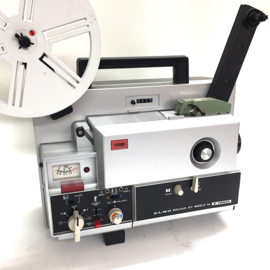 Nr.8740 -- Perfecte Elmo Sound ST-600D M --  2-Track voor super 8 mm film met of zonder geluid zoomlens f: 1,3 F: 15-25 mm ,sterke halogeenlamp: 100 W, 12 V, EFP, spoel capaciteit: 180 m.,heeft service/revisie beurt gehad en werkt goed