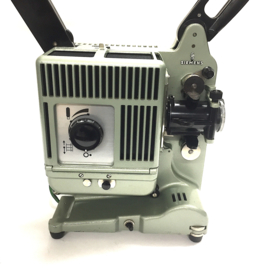 Nr.8881 -- Zeer solide Siemens 800 film projector voor alleen DUBBEL/normaal 8mm films Lens:Astro Kino IV 1: 1,4 18mm. lamp max.500W. vooruit en achteruit afspelen , zie omschrijving heeft service/revisiebeurt gehad en werkt prima