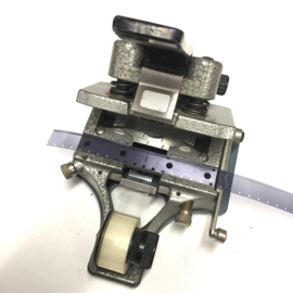 M.3-16mm- Dr. Leo Catozzo 16mm Special Film Splicer voor ongeperforeerde tape, verstelbaar voor dubbele perforatie en voor gekrompen  films, is de duurste uitvoering