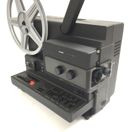 Nr.8856 -2- Bauer T510 STEREO voor Super 8 films met of zonder geluid, 150 W halogeenlamp, 240m.spoelen, gelijkstroommotor, 2 x 20W.versterker, heeft service/revisie beurt gehad en werkt als nieuw