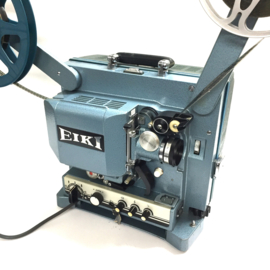Nr.8713 --16mm -- EIKI Model RT-2 , optisch en magnetisch geluid, versterker 15 watt, 200W halogeenlamp, spoelen tot 600 meter, met basis 50mm lens, deksel met spieker en snoer, de projector heeft service beurt gehad en is in goede staat