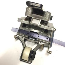M.3-16mm- Dr. Leo Catozzo 16mm Special Film Splicer voor ongeperforeerde tape, verstelbaar voor dubbele perforatie en voor gekrompen  films, is de duurste uitvoering
