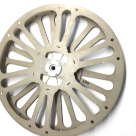 Mooie grijze metalen 16mm splitspoel voor 600 meter in doos met kern makkelijk open te draaien, voor 16mm films op kern