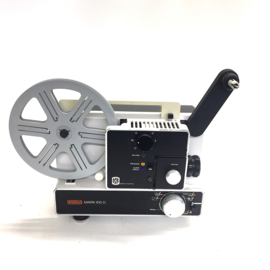 Nr.8898 -  Eumig Mark 610 D voor standaard 8 en Super 8 mm films.  Eumig  zoomlens f: 1.3 F: 15-30 mm sterke halogeen Lamp: 100 W, 12 V, heeft onderhouds beurt gehad, is in redelijke staat en werkt  naar behoren