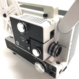 Nr.8836 -  Eumig Mark 610 D voor  silent standaard 8 & Super 8 mm films.  Eumig  zoomlens f: 1.3 F: 15-30 mm sterke halogeen Lamp: 100 W, 12 V, heeft onderhouds beurt gehad en werkt  goed