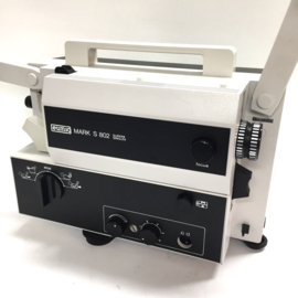 Nr.8683 -- Mooie Eumig Mark S 802 voor super 8 mm film prima voor films MET geluid maar ook zonder geluid, lens: Eumig Vario-Eupronet f: 1.6 F: 17-30 mm halogeen lamp: 100 W, 12 V, EFP spoel capaciteit: 180 m.heeft service beurt gehad en werkt prima
