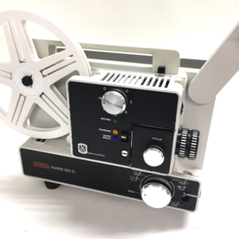 Nr.8836 -  Eumig Mark 610 D voor  silent standaard 8 & Super 8 mm films.  Eumig  zoomlens f: 1.3 F: 15-30 mm sterke halogeen Lamp: 100 W, 12 V, heeft onderhouds beurt gehad en werkt  goed