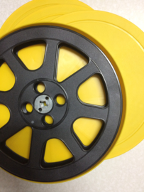 16mm --  mooie 240 meter  spoel in gele doos, voor 16mm film prijs per stuk