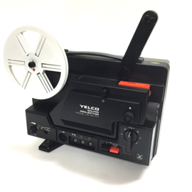 Nr.8830 -- Yelco Sound DS-607M voor super 8 mm films met of zonder geluid lens: Zoom f: 1,4 F: 15-25 mm halogeenlamp: 100 W, 12 V, EFP  180 m.spoelen, projectiesnelheid: 18, 24 fps, heeft service/revisie beurt gehad en werkt zeer goed