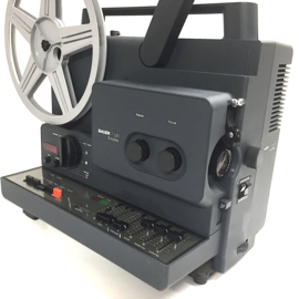Nr.8861 - Bauer T520 Duoplay voor Super 8 mm films met of zonder geluid,sterke 150W.halogeenlamp, tot 240meter spoelen 20W.versterker etc. heeft service beurt gehad, beeldteller werkt slecht verder prima machine loopt mooi