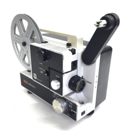 Nr.8898 -  Eumig Mark 610 D voor standaard 8 en Super 8 mm films.  Eumig  zoomlens f: 1.3 F: 15-30 mm sterke halogeen Lamp: 100 W, 12 V, heeft onderhouds beurt gehad, is in redelijke staat en werkt  naar behoren