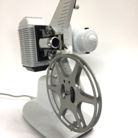 Nr.8883 --Dubbel 8-- prachtige Nilus Italiaans design witte 8 mm projector,  incl.spoel, snoer  220V.