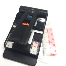 Agfa professionele plakpers F8s automatic  (single8 en super8) volledig automatische plakpers voor lassen met tape, plakpers is in goede staat , met tape en handleiding in orginele doos