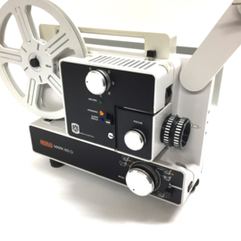 Nr.8654 - Eumig Mark 610 D  voor dubbel8/standaard 8 & Super 8 mm films zonder geluid, formaat wijzigen door schakelaar, Eumig  zoomlens f: 1.3 F: 15-30 mm Halogeen Lamp: 100 W, 12 V, heeft onderhouds beurt gehad en werkt goed