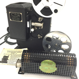 Nr.8852 - Kodak Kodascope Eight model 40  uit 1934 ,voor dubbel8 films ,in perfecte staat met nieuwe lamp,handleiding en trafo, heeft service beurt gehad en werkt goed