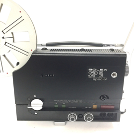 Nr.8847 -- Bolex SP8 special voor super 8 mm films met of zonder geluid, zoomlens: Bolex Hi-Fi f: 1.2 F: 12.5-25mm ,halogeenlamp: 100 W, 12 V, spoelen tot 180 m. 10 watt versterker, heeft service/revisie beurt gehad, als nieuw en werkt naar behoren