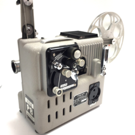 Nr.8726 -- Voor de liefhebber, Eumig P8 Phonomatic,voor Dubbel 8 films, de projector bevat een audioband synchronisatieunit aan de achterzijdellamp : 12v 100w  , Lens : Eupro-Zoom 1,3/ F 15-25,  projector is in goede staat en werkt nog goed