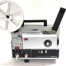 Nr.8727 -- Elmo Sound ST-600D M 2-Track voor super 8 mm film Zoomlens f: 1,3 F: 15-25 mm ,Halogeenlamp: 100 W, 12 V, EFP, spoel capaciteit: 180 m. mooie stevige projector,heeft servicebeurt gehad en werkt goed