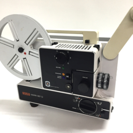 Nr.8750 -- Eumig Mark 607  film projector voor dubbel & super 8 films, halogeenlamp, zoomlens, Projectie snelheid: 3, 6, 9, 12, 18 fps, één beeldjegeschikt tot 120 meter spoelen, heeft service beurt gehad en werkt goed