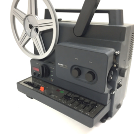 Nr.8876 --  Bauer T600 Stereosound - Super 8 mm films, 150W.halogeenlamp, 2x 20 w. versterker, 240m.spoelen,Schneider zoomlens, LET OP dig.beeldteller werkt niet ,maar meestal toch nooit gebruikt, nieuwe motorsnaar,heeft service beurt gehad en werkt prima