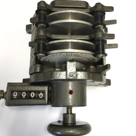 Premier 16 mm 1950 - Synchronizer 2-band synchronizer for 16mm film, with counter.
