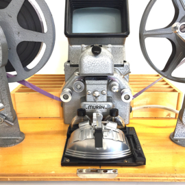 Nr.9130 -- Prachtige Muray 16mm viewer , portable, geheel inklapbaar,  in orginele koffer, mooi scherp beeld, met een lamp: 25V 25W (1A) Ba15s ,spoel capaciteit: tot 240 meter, met plakpers, montage vakken, 230 volt, geheel gereviseerd en werkt prima