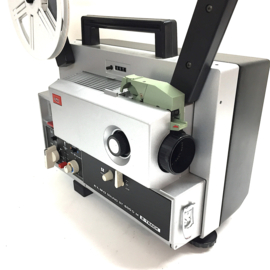 Nr.8727 -- Elmo Sound ST-600D M 2-Track voor super 8 mm film Zoomlens f: 1,3 F: 15-25 mm ,Halogeenlamp: 100 W, 12 V, EFP, spoel capaciteit: 180 m. mooie stevige projector,heeft servicebeurt gehad en werkt goed