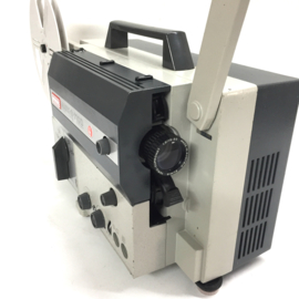 Nr.8886 -- Eumig Mark S 710 D voor dubbel 8 mm en super 8 mm films met GELUID en zonder geluid, halogeenlamp, geschikt voor 180m.spoelen, heeft service beurt gehad en werkt goed