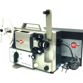 Nr.8866 - mooie zware Eumig Mark 8 voor  Super 8mm films zonder geluid , heeft 100W.losse halogeenlamp projector heeft  interne spiegel Spoelcapaciteit: 120 m. heeft service/revisiebeurt gehad, afdekkap en werkt prima