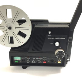 Nr.8844 -- Chinon Sound 7500 voor super 8 mm film met of zonder geluid,met Chinon Zoom f: 1,3 F: 15-30 mm zware halogeenlamp: 150 W, 15 V, EFR,  spoel capaciteit: 180 m.mooie zware projector, heeft service / revisie beurt gehad en werkt prima
