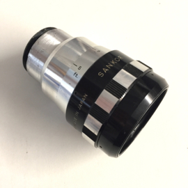 PL049 -- SANKOR  Anamorphic 16-D Cinemascoop lens voor 16mm films, doorsnee 43 MM lens is in goede staat