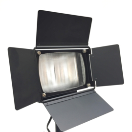 Flectalux XM 16/18 regelbaar, met 2 x 1000W.lampen, continue koeling met ventilatuur, ideaal voor film en fotografie 240 volt, met matglas en lichtkleppen