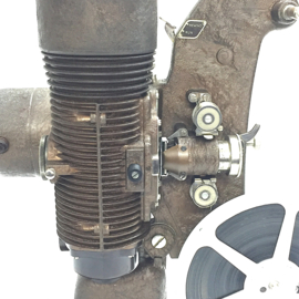Nr.8870 -- prachtige donker bruine Bell & Howell Filmo 8 type 122B uit 1935 in werkende orginele staat(110V) voor standaard 8mm films, met orginele koffer  en handleiding, ziet er prima uit