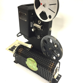 Nr.8852 - Kodak Kodascope Eight model 40  uit 1934 ,voor dubbel8 films ,in perfecte staat met nieuwe lamp,handleiding en trafo, heeft service beurt gehad en werkt goed