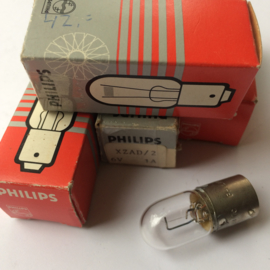 Nr. R125  Philips lampje 6 volt 1A  met bajonet sluiting-- XZAD/2