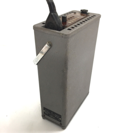 Makkelijk draagbare Paillard travo van 240 Volt naar 110-125 volt geschikt voor 16mm projectoren is verstelbaar  in diverse ingangs voltage's, uitgangsspanning  110 -125 Volt  880 - 1000VA
